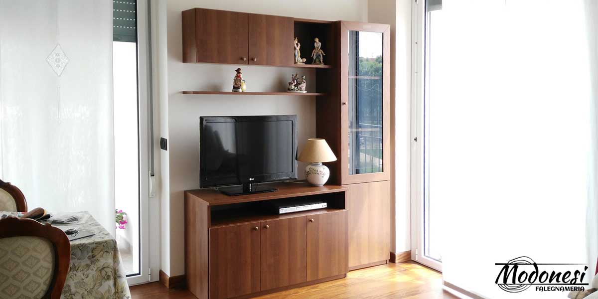 Mobile TV su misura in soggiorno di una casa a Milano Trenno