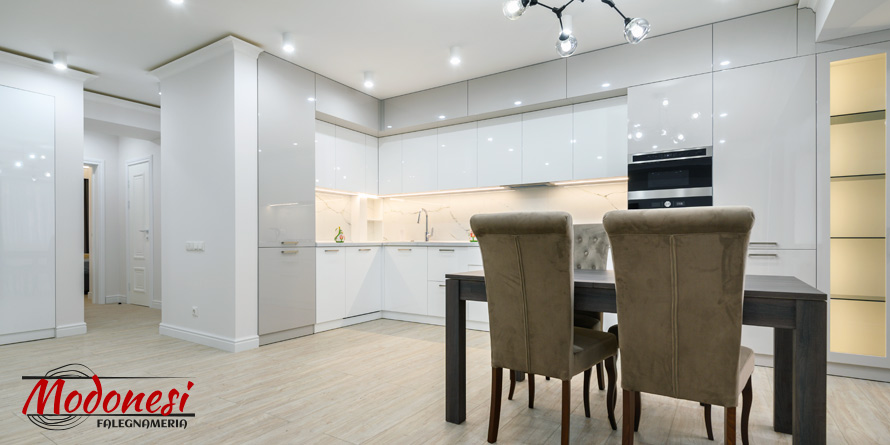 Cucine Alte Fino al Soffitto Milano: cucina bianca