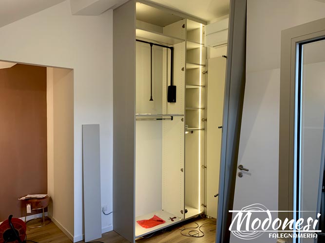 Armadio Camera Da Letto In Mansarda A Milano Gallery Montaggio 03