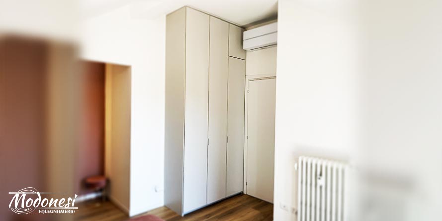 Armadio Camera da Letto in Mansarda a Milano: Stile ed Eleganza