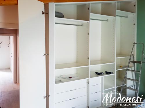 Progetto - Armadio per Mansarda Milano: il Progetto per una Casa ad Arese - aperto