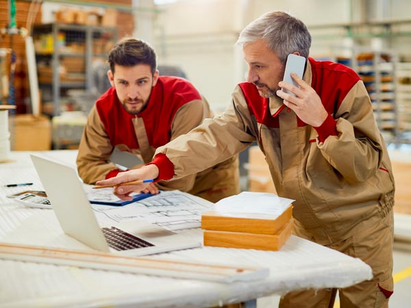 Arredamento studio Legale Milano: consulenza telefonica di falegnami