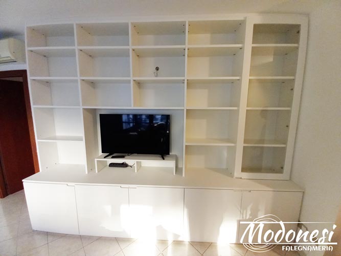 Libreria con tv Milano montaggio