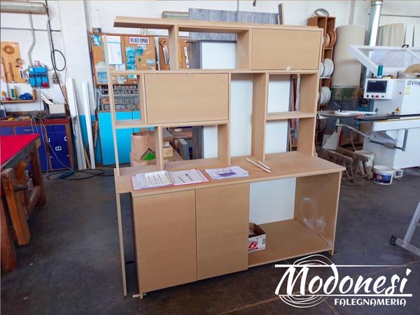 Mobile Soggiorno Dal Design Moderno A Milano Creato Su Misura Per Una Particolare Area Laboratorio 01