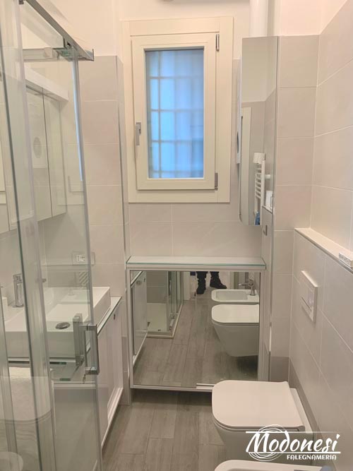 Mobili su misura per bagno Milano finito