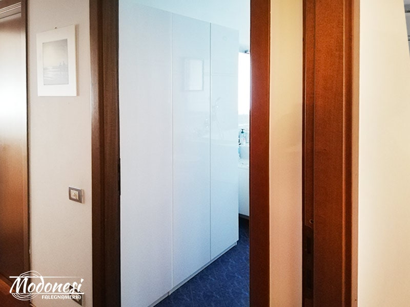 Mobile Bagno Laccato Bianco Su Misura Per Una Casa A Milano Finito 02