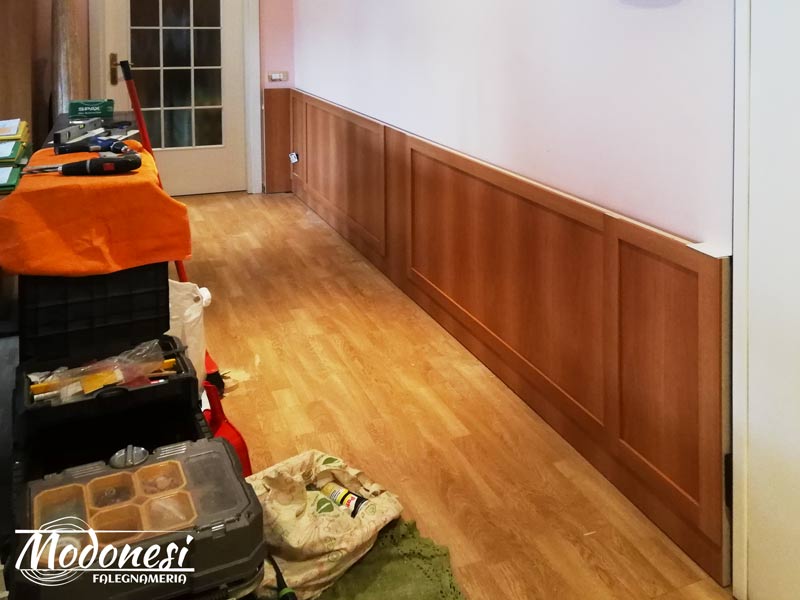 Boiserie Bassa In Legno Per Un Avvocato Di Milano Pero Montaggio 05