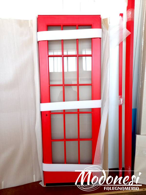 Porta Tamburata E Laccata Rosso Opaco Per Una Casa A Pavia 03