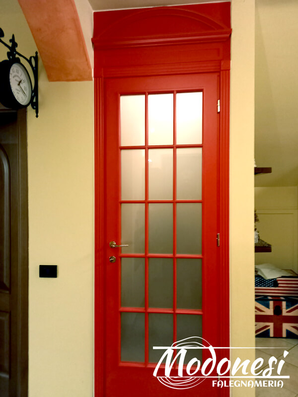 Porta Tamburata E Laccata Rosso Opaco Per Una Casa A Pavia 04