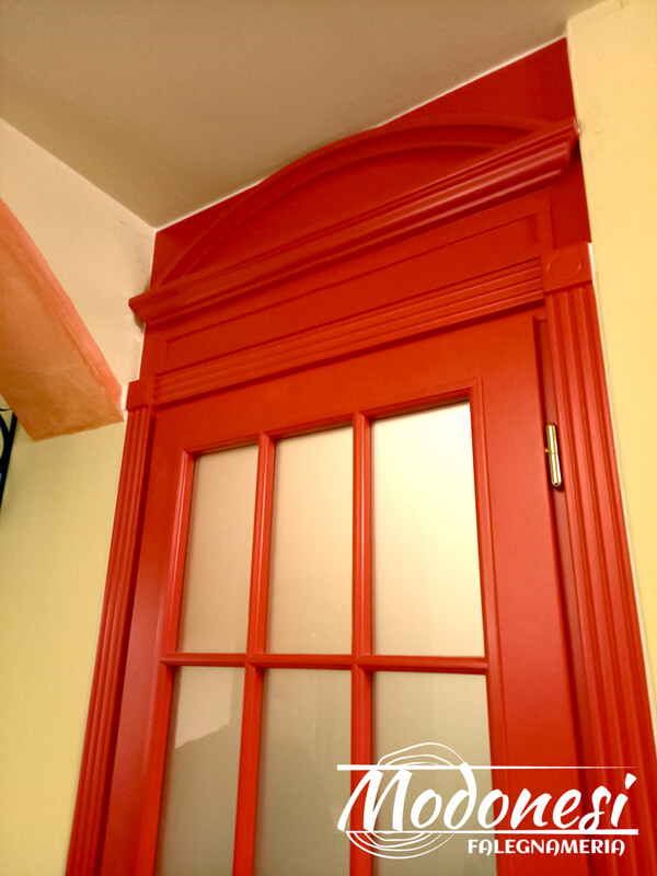 Porta Tamburata E Laccata Rosso Opaco Per Una Casa A Pavia 05