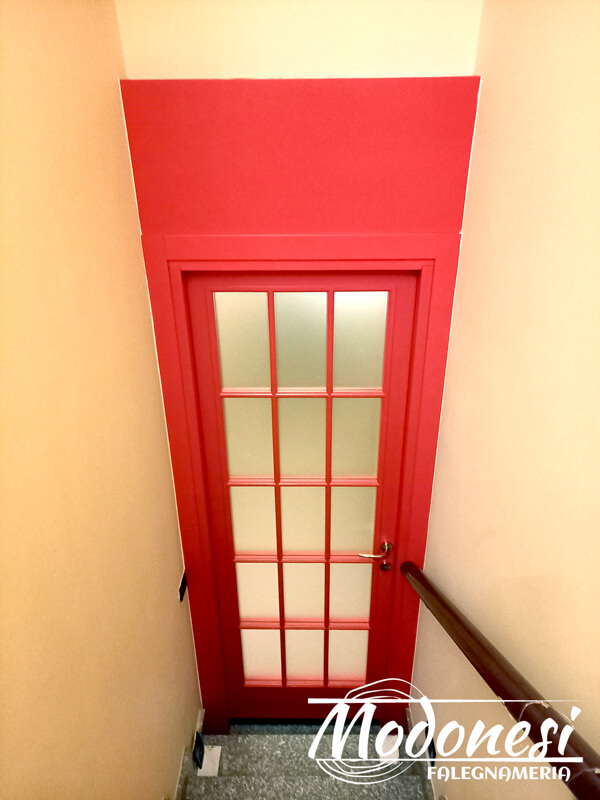 Porta Tamburata E Laccata Rosso Opaco Per Una Casa A Pavia 06