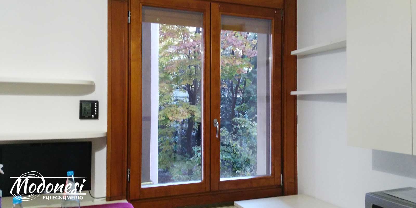 Serramenti su misura in legno per appartamento a Milano