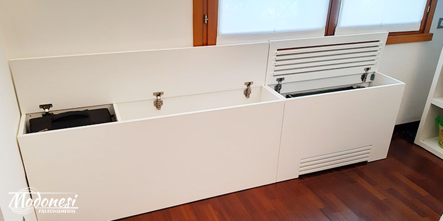 Copri fan coil in legno per un appartamento a Milano