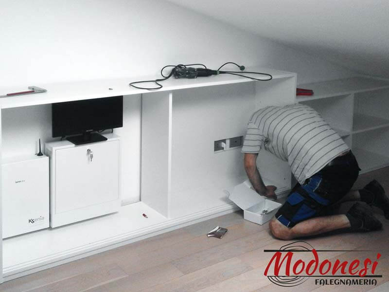 Mobile Studio Angolare Per Una Mansarda A Cologno Monzese Applicazione 03