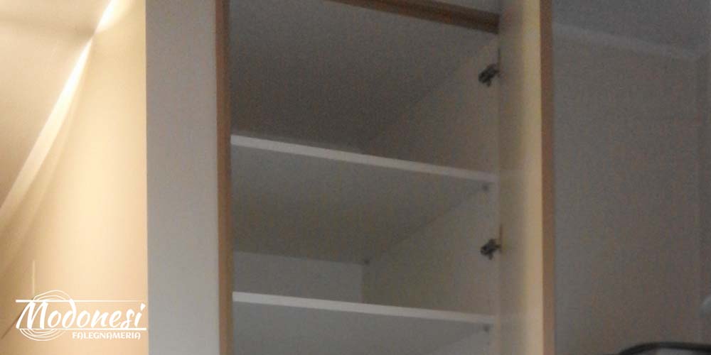 mobile su misura in nicchia profonda per casa a milano